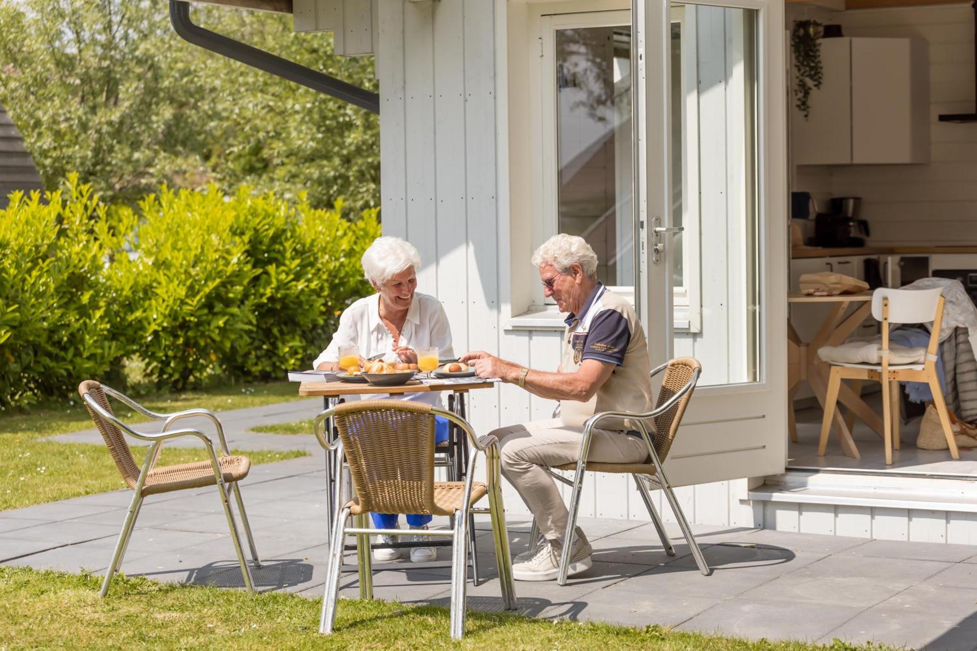 Chalet Met Loft - Vakantiepark De Schreiershoek Dokkum Exteriör bild